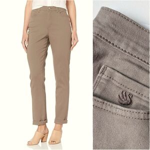 NWT Gloria Vanderbilt Amanda Hazelnut Slimming Jeans 22W Short Taupe Stretch